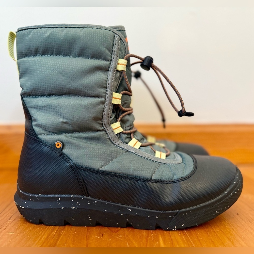 Bogs Kid's Skyline Snowcata Winter Boots | Size 6 - Picture 2 of 10